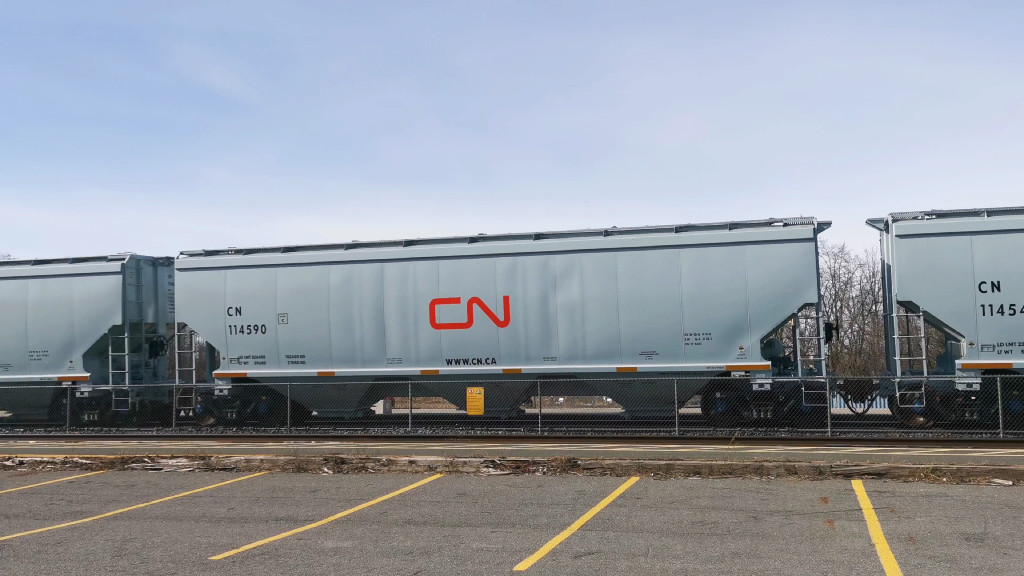 CN 114590